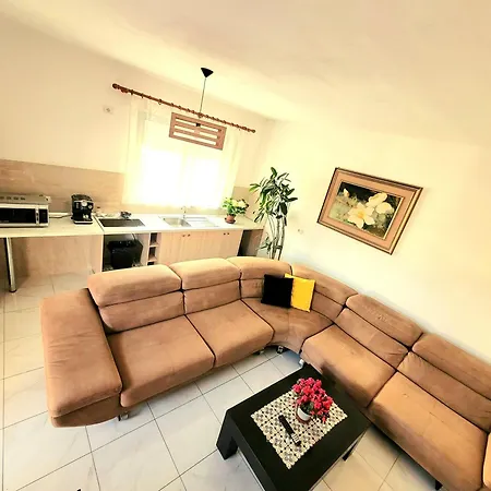 Appartament Klodi 6 Apartment *